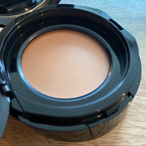 Giorgio Armani Power Fabric Compact Foundation - Picture 4 of 8